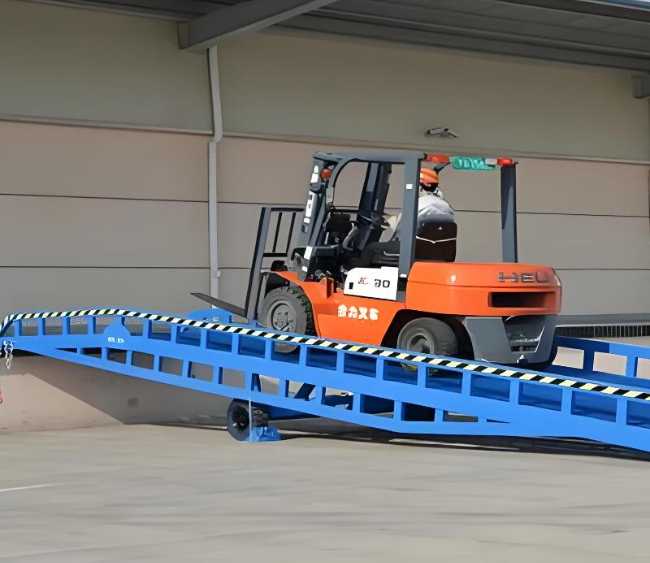 平房移动式卸货平台（叉车用）